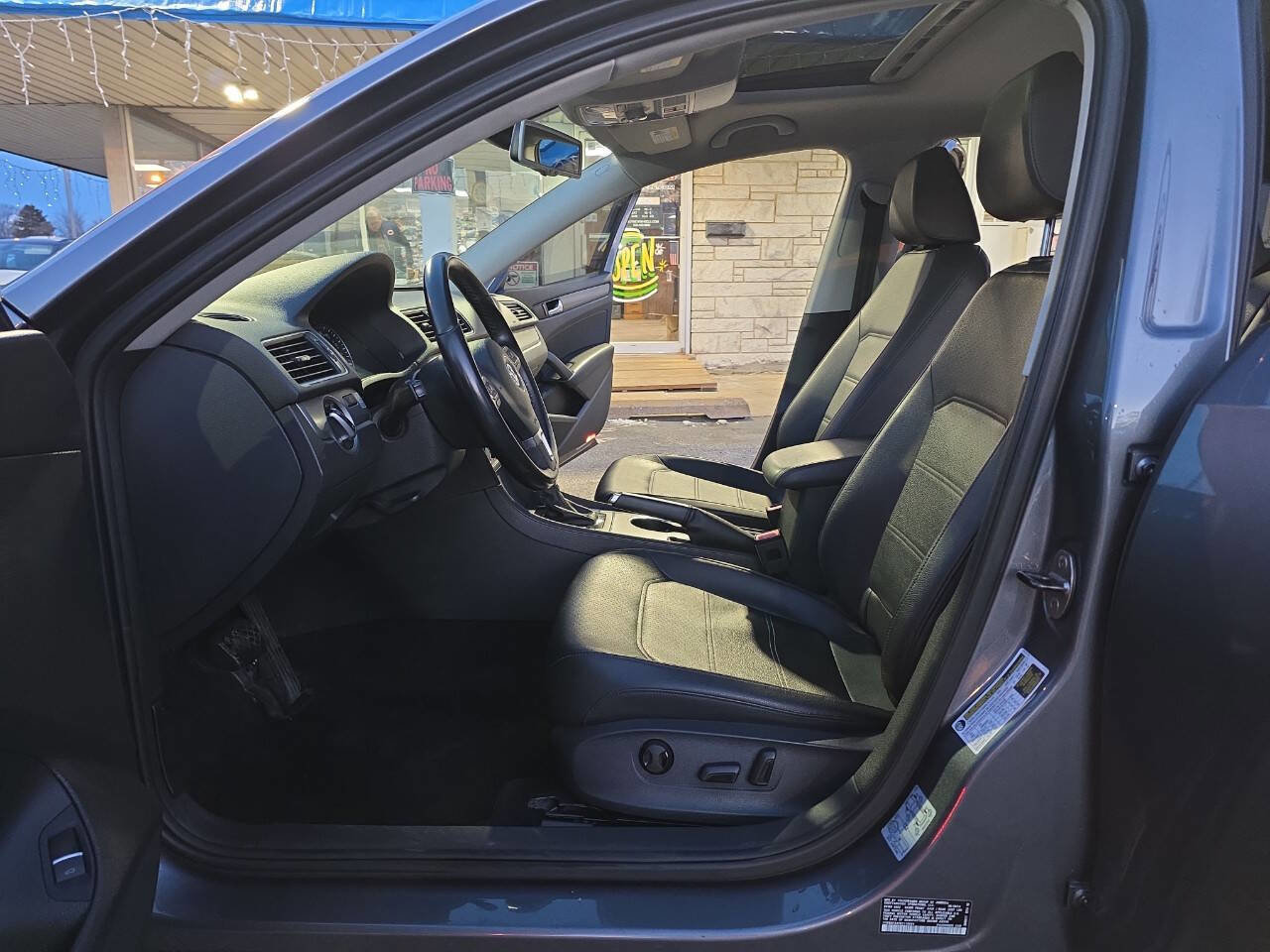 Used 2014 Volkswagen Passat TDI SE image 15