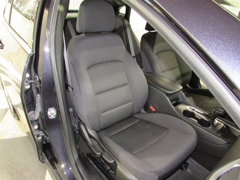 Used 2023 Chevrolet Malibu LT image 27