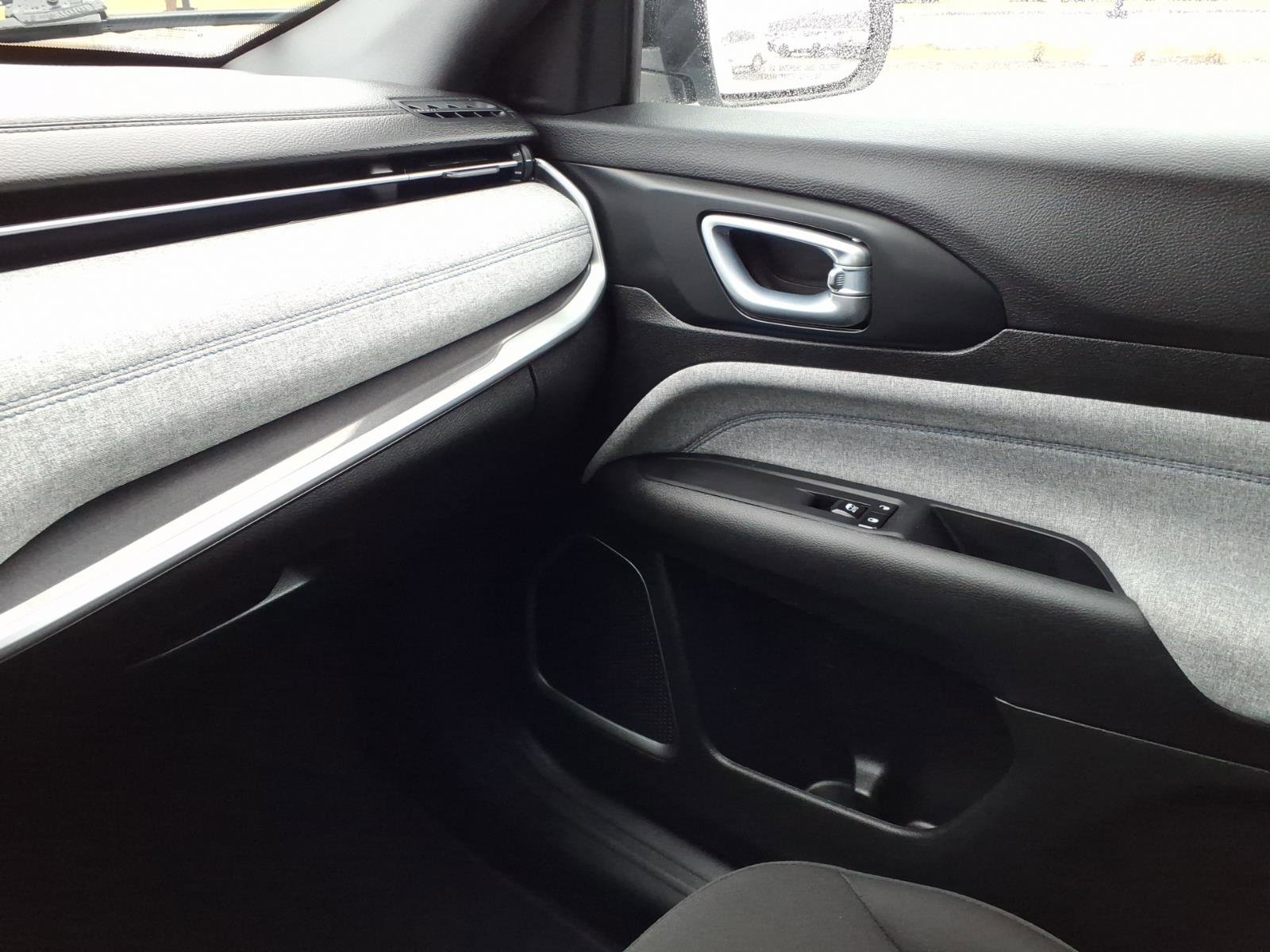 Used 2023 Jeep Compass Sport image 20