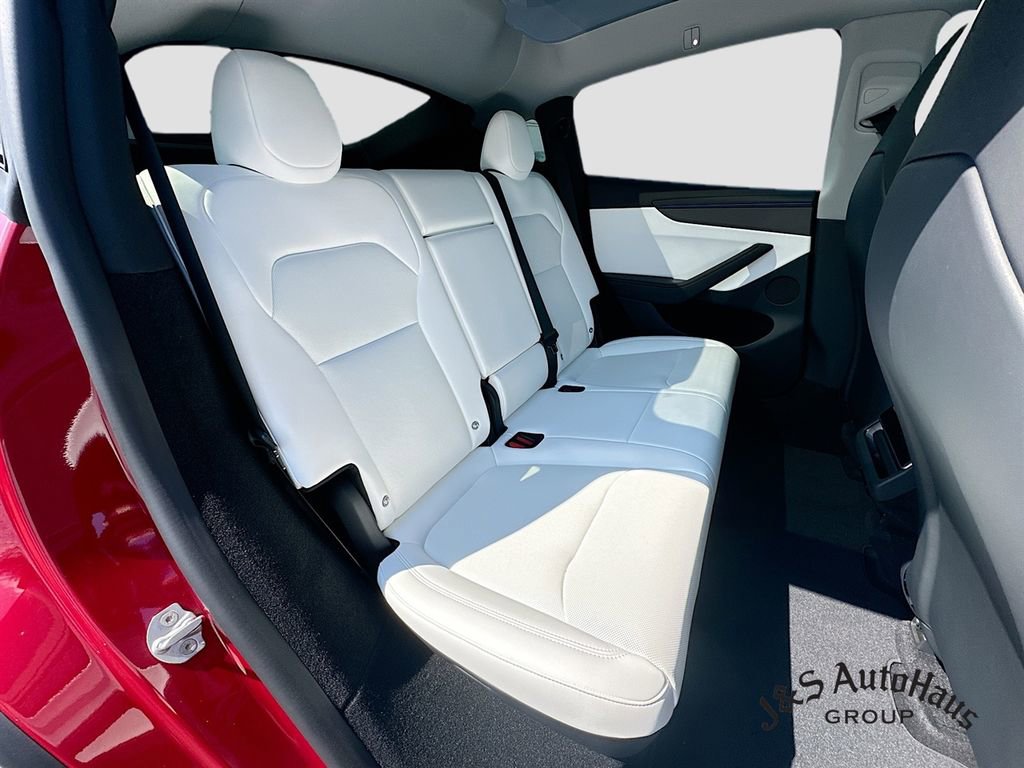 Used 2026 Tesla Model Y Performance image 35