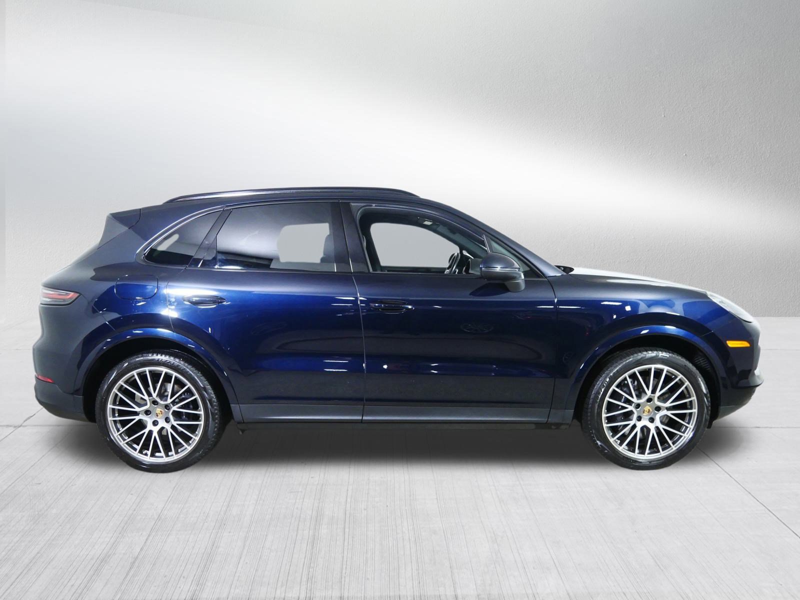 Used 2022 Porsche Cayenne Platinum Edition image 8