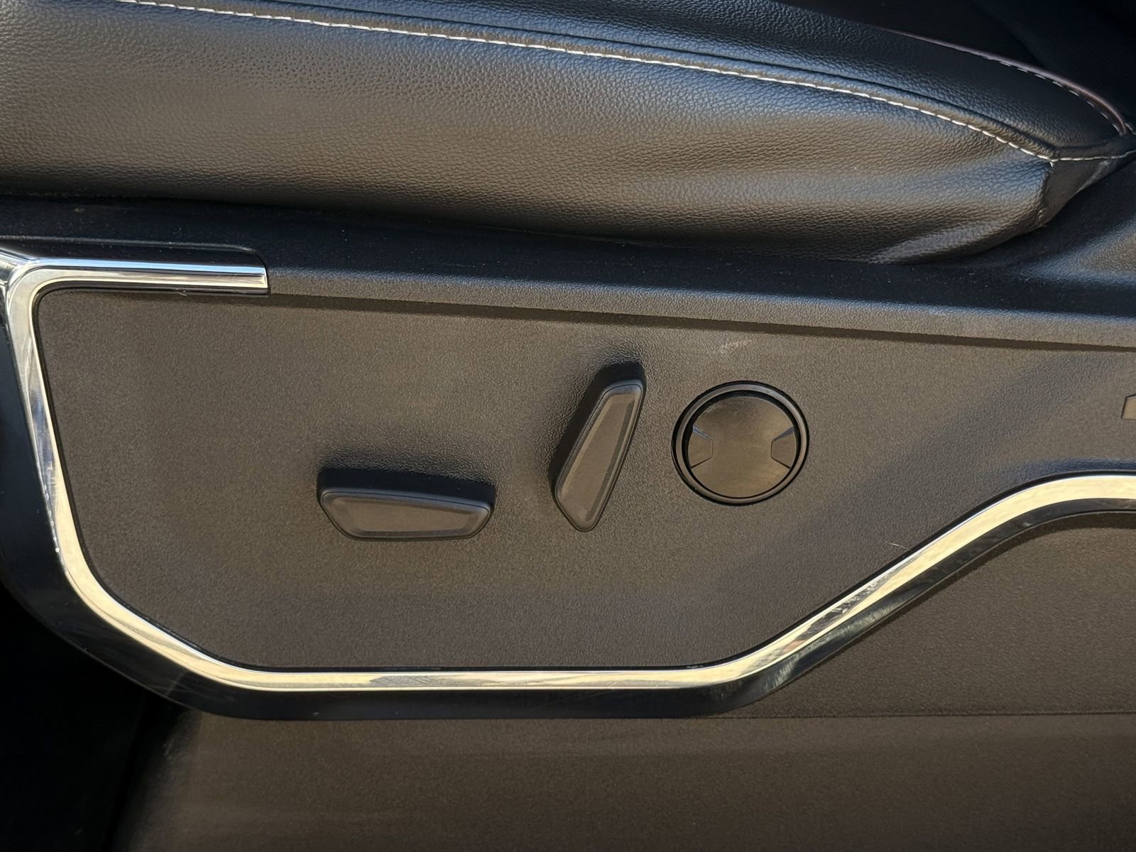 Used 2023 Ford F150 Lariat w/ Trailer Tow Package image 28