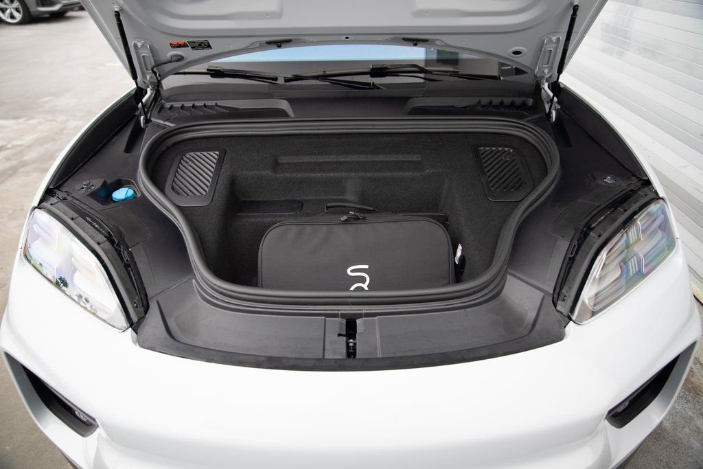 Certified 2025 Porsche Macan Electric RWD image 30