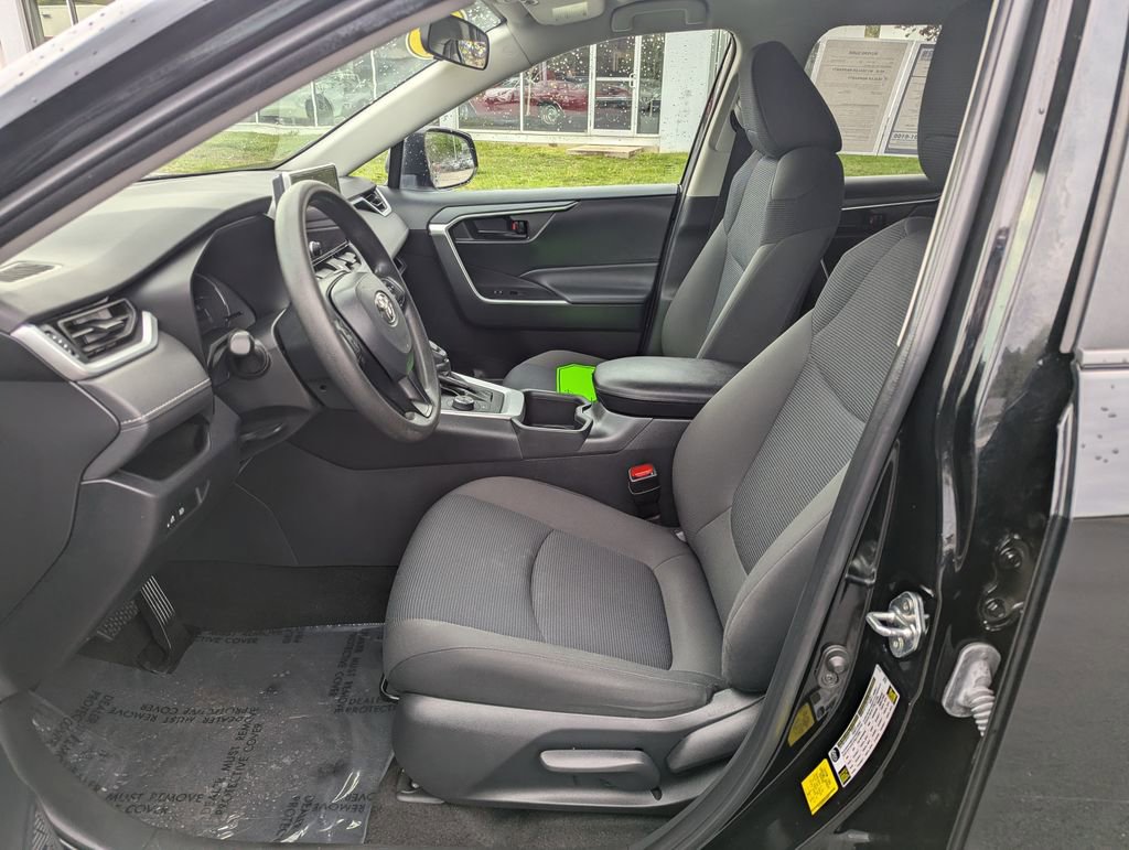 Used 2023 Toyota RAV4 LE AWD/4WD image 16