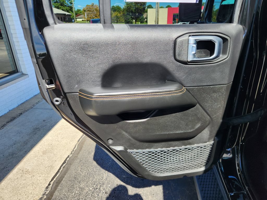 Used 2024 Jeep Wrangler Unlimited Sahara w/ Technology Group AWD/4WD image 16