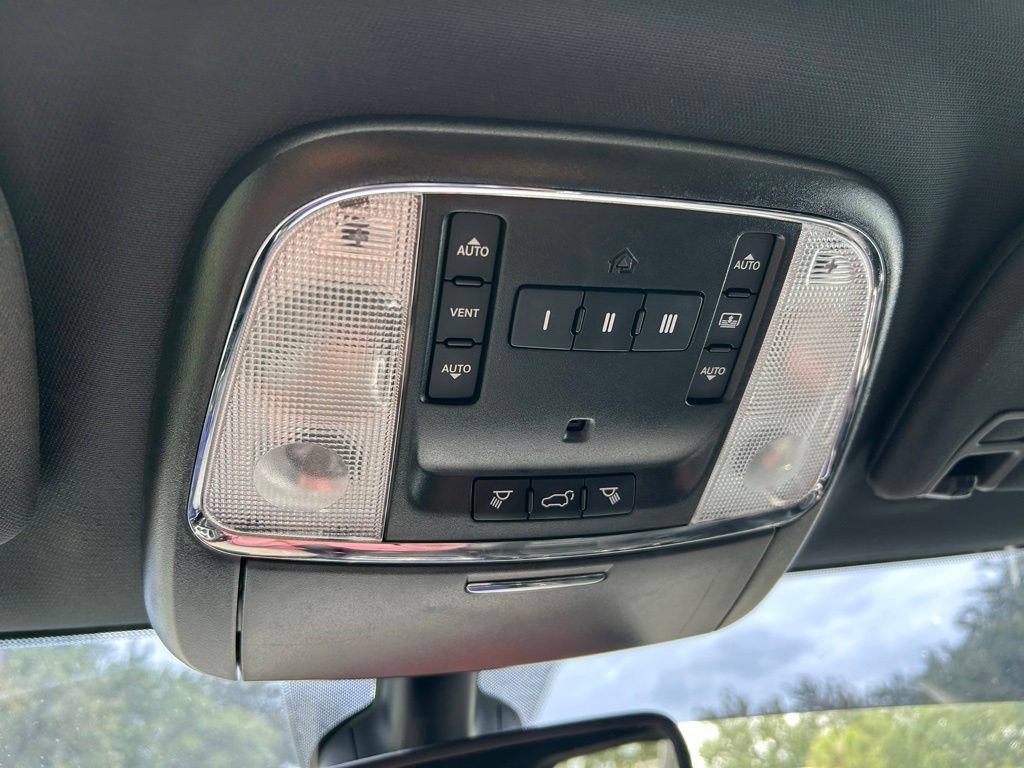 Used 2021 Jeep Grand Cherokee Limited w/ Luxury Group II RWD image 38