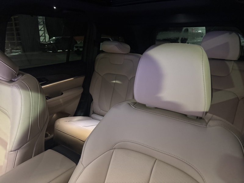 New 2025 Jeep Grand Cherokee Limited w/ Luxury Tech Group II image 18