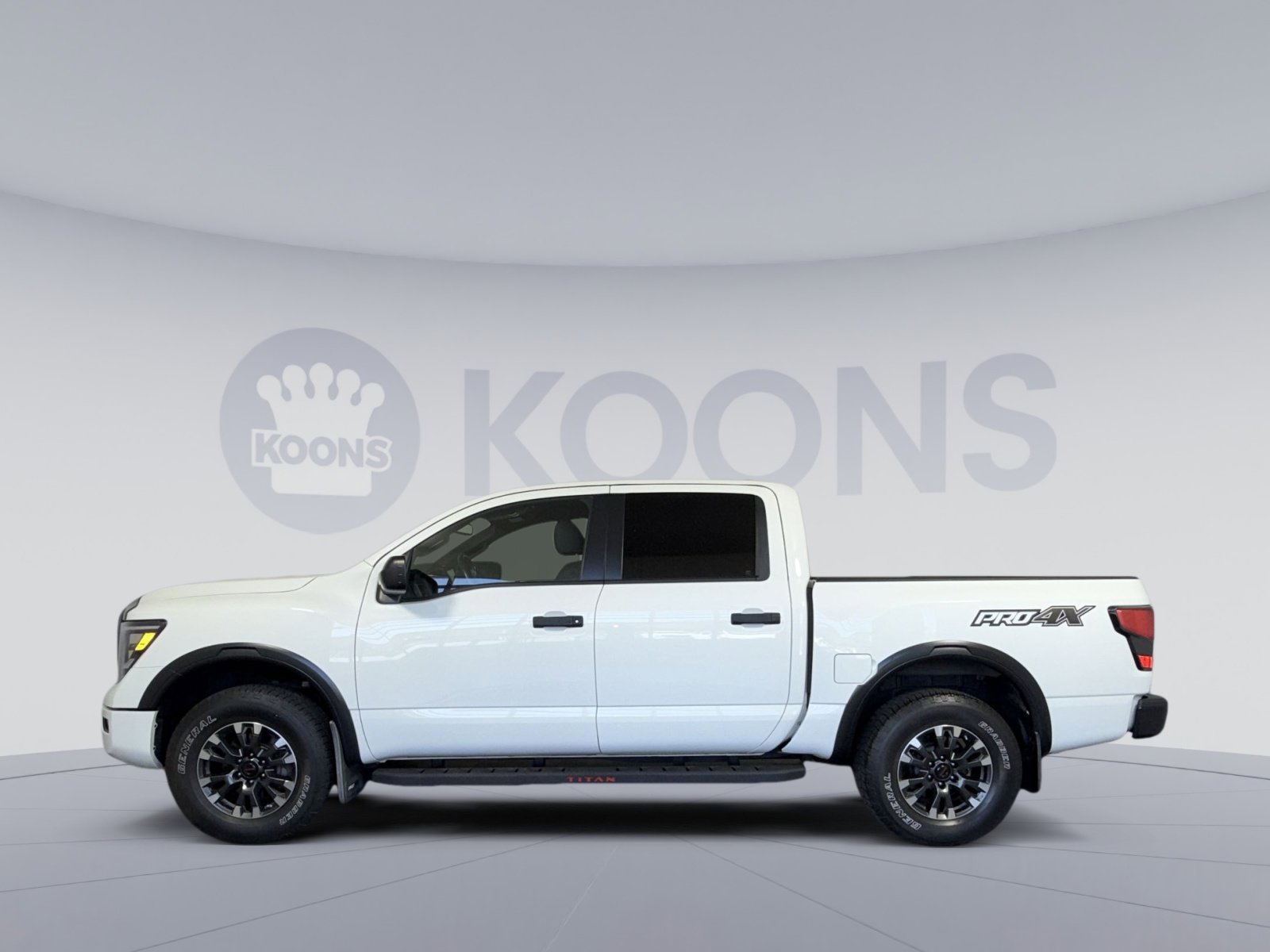 Used 2022 Nissan Titan PRO-4X w/ Off Road Protection Package AWD/4WD image 2