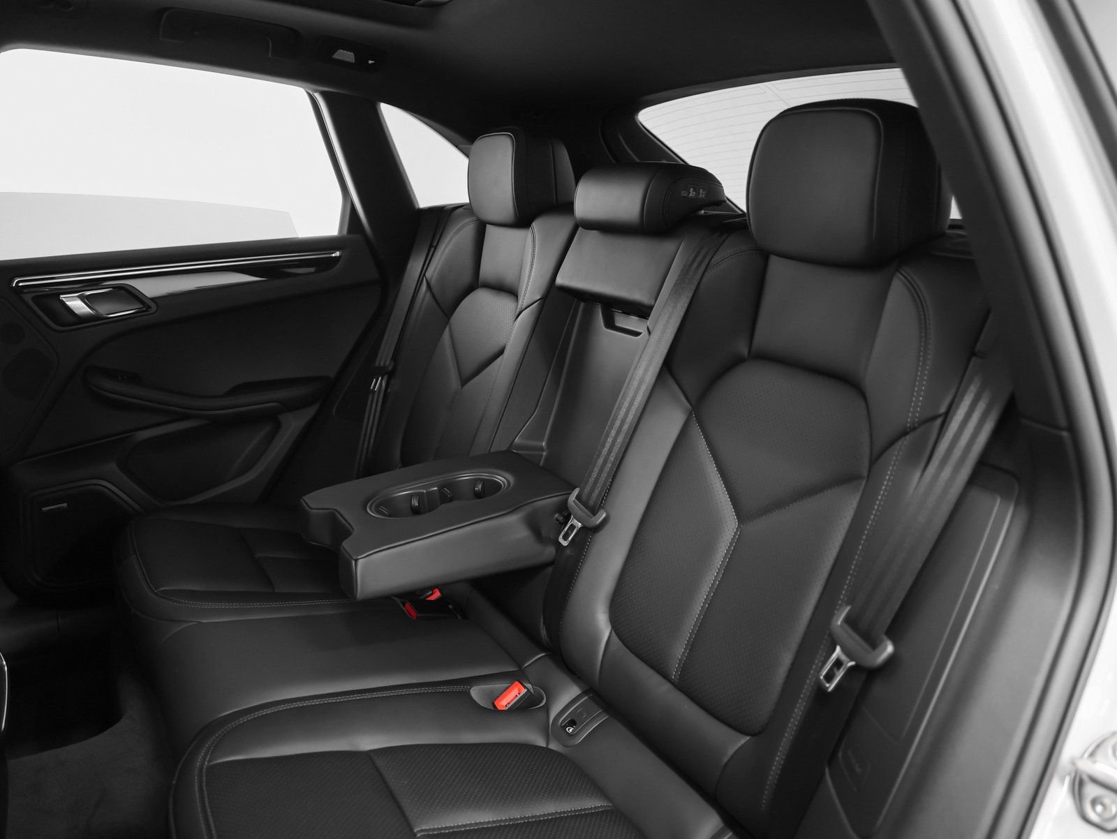 New 2026 Porsche Macan Turbo image 47