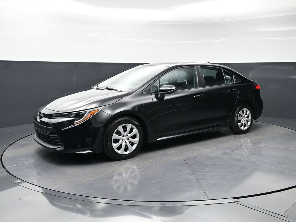Used 2024 Toyota Corolla LE image 1