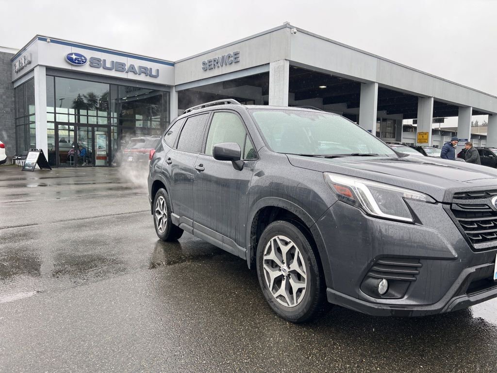 Used 2023 Subaru Forester Premium image 4