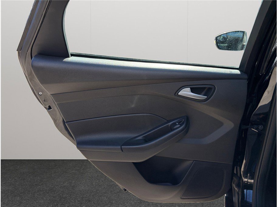 Used 2017 Ford Focus SE image 28