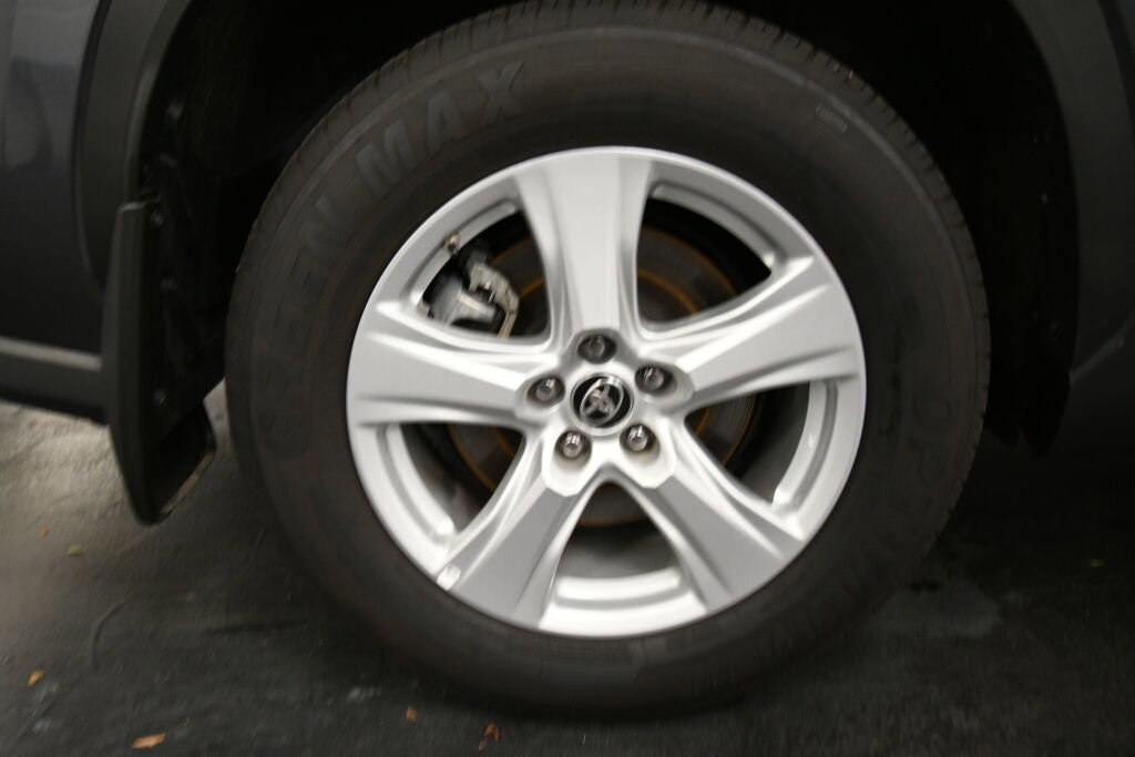 Certified 2024 Toyota Highlander LE image 32