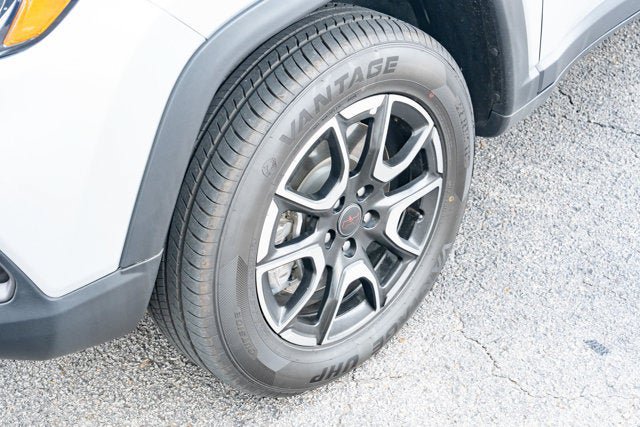Certified 2025 Jeep Compass Trailhawk AWD/4WD image 9