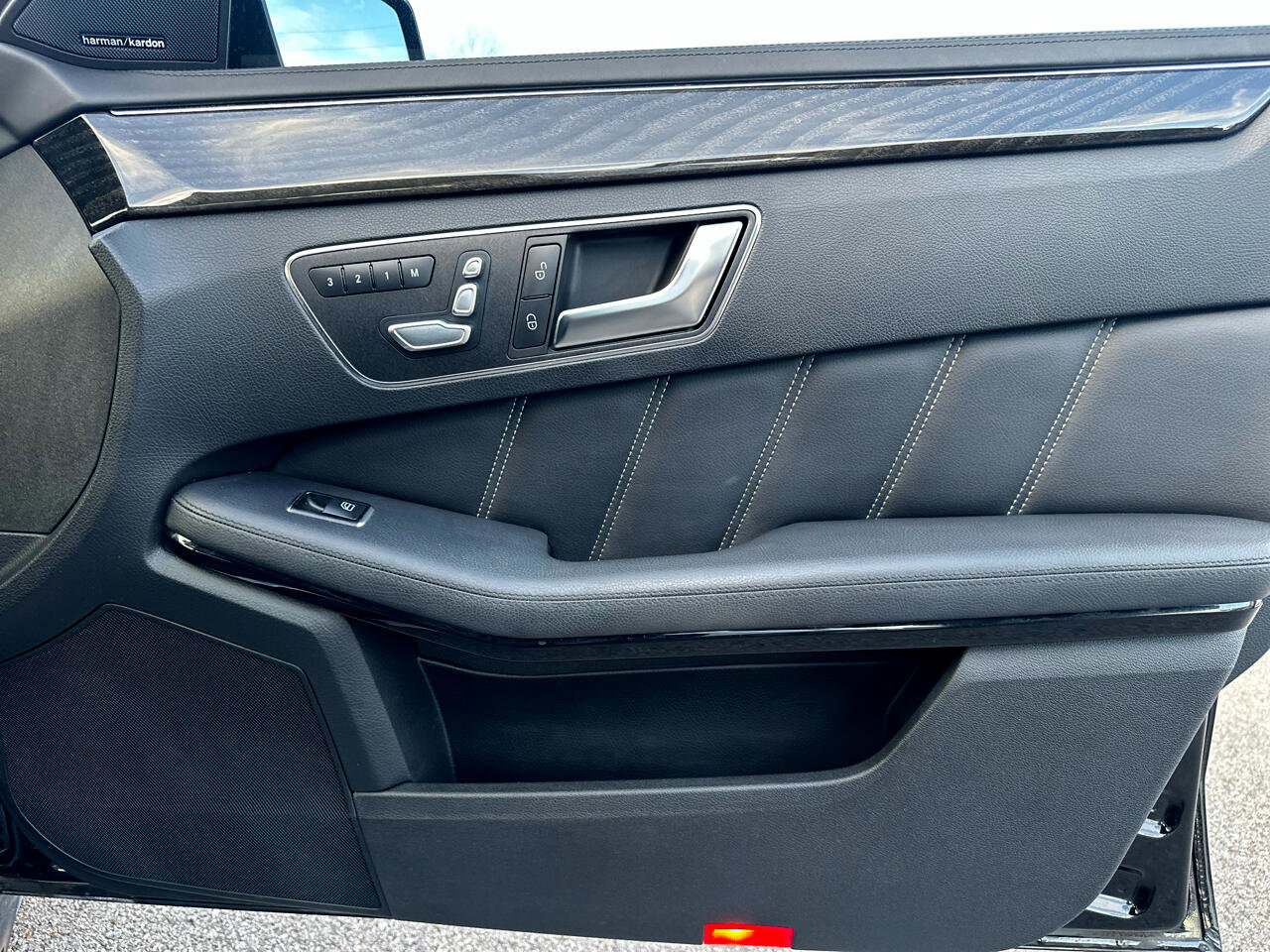 Used 2016 Mercedes-Benz E 400 Sedan image 36