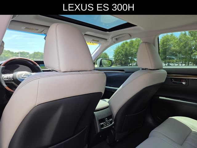 Used 2017 Lexus ES 300h w/ Luxury Package FWD image 18