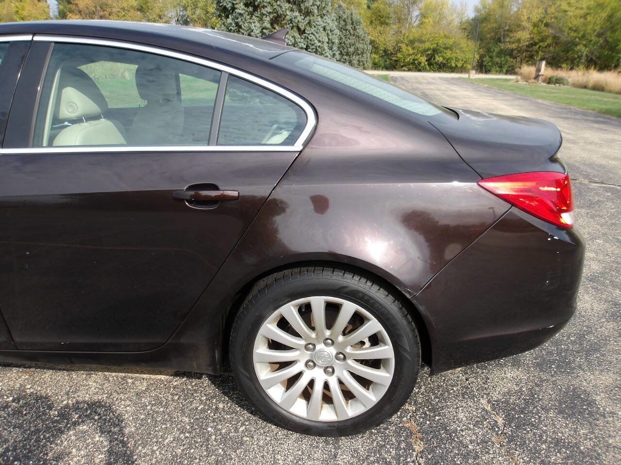 Used 2011 Buick Regal CXL image 29