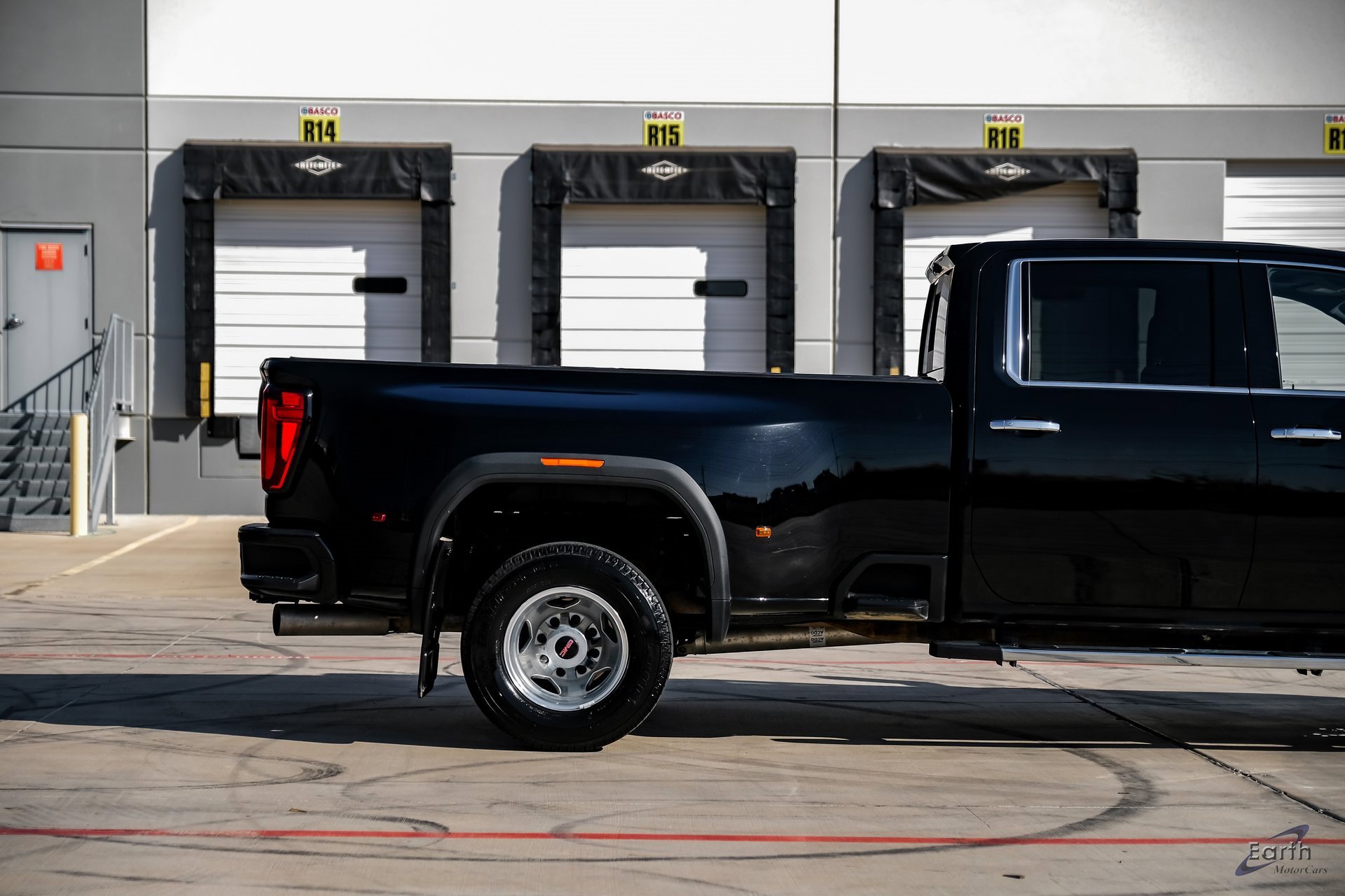 Used 2022 GMC Sierra 3500 Denali w/ Technology Package image 17