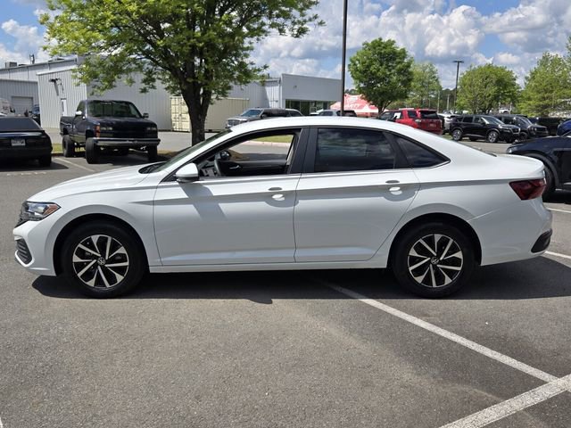 Used 2022 Volkswagen Jetta S image 2