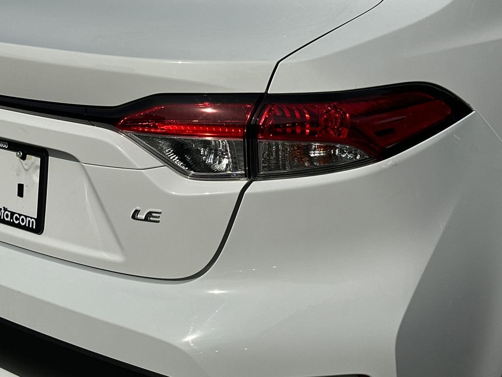 Used 2022 Toyota Corolla LE FWD image 4