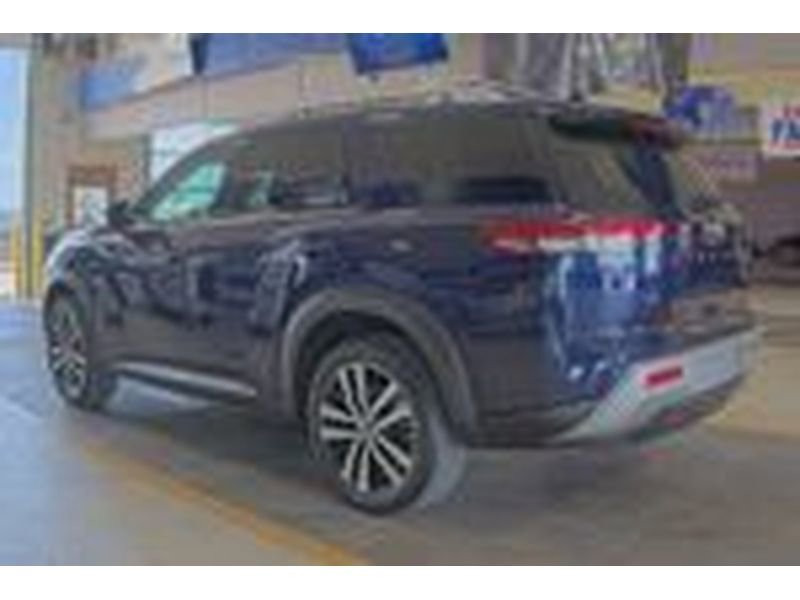 Used 2023 Nissan Pathfinder Platinum w/ Black Appearance Package FWD image 2