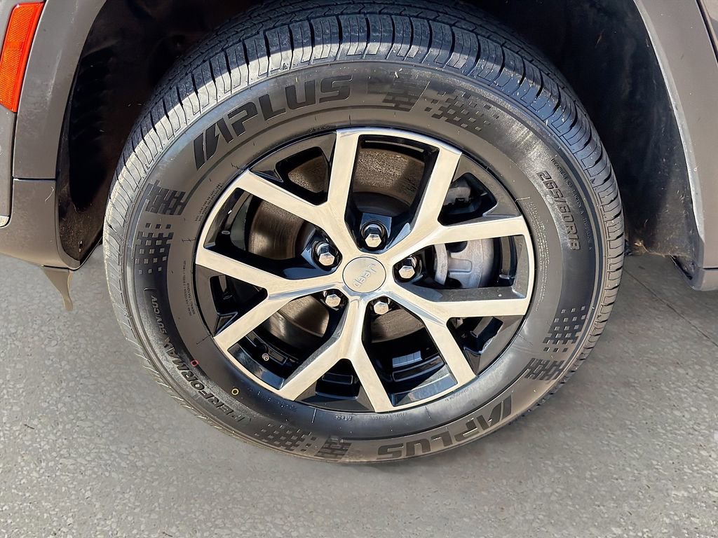 Used 2024 Jeep Grand Cherokee L Limited w/ Luxury Tech Group II image 11