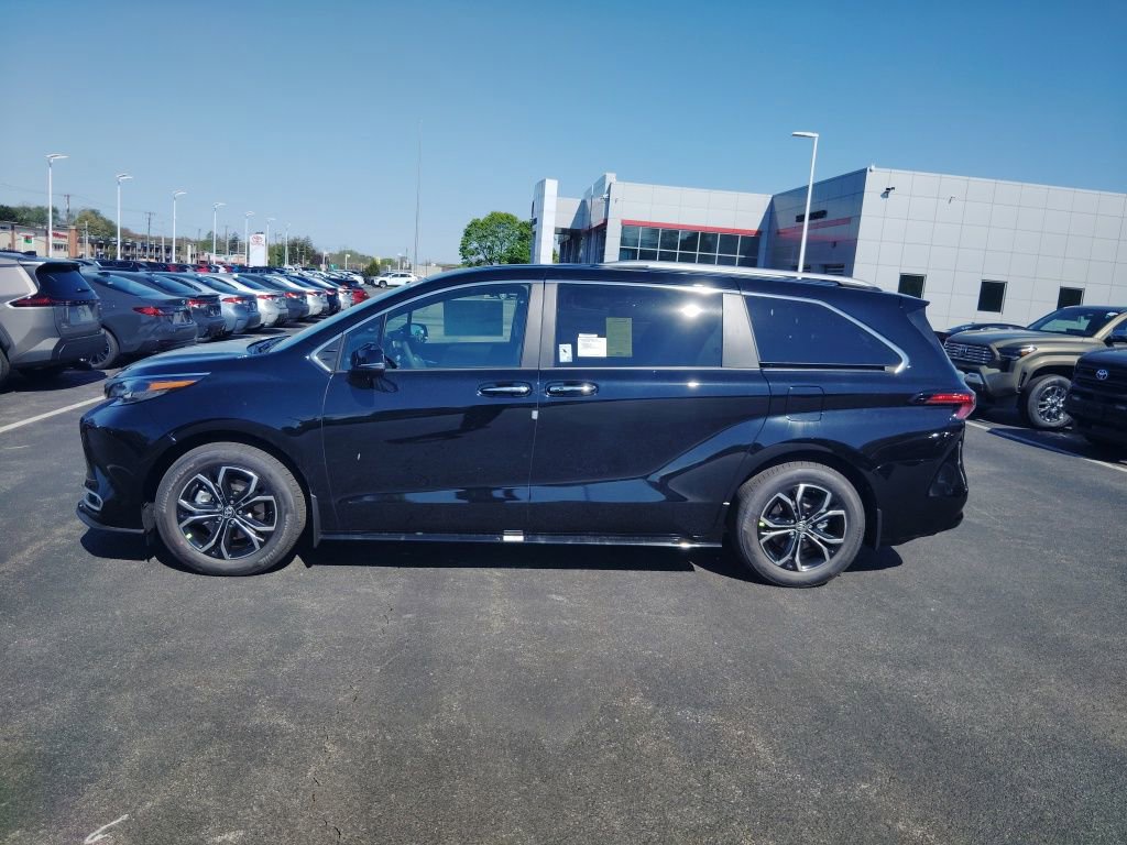 New 2026 Toyota Sienna Platinum AWD/4WD image 4