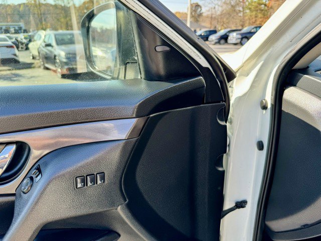 Used 2019 Nissan Rogue SV w/ Premium Package image 11