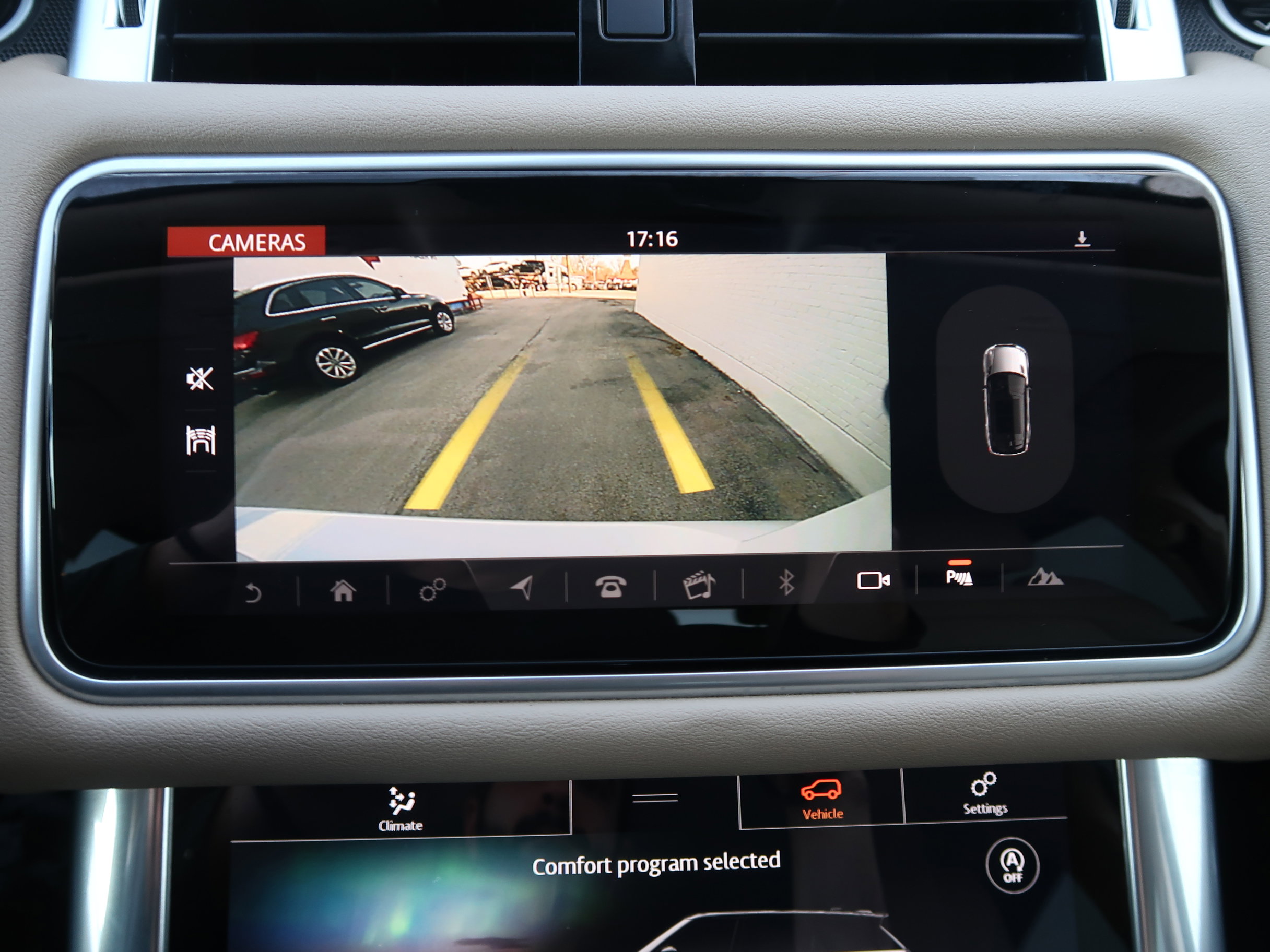 Used 2018 Land Rover Range Rover Sport SE image 19