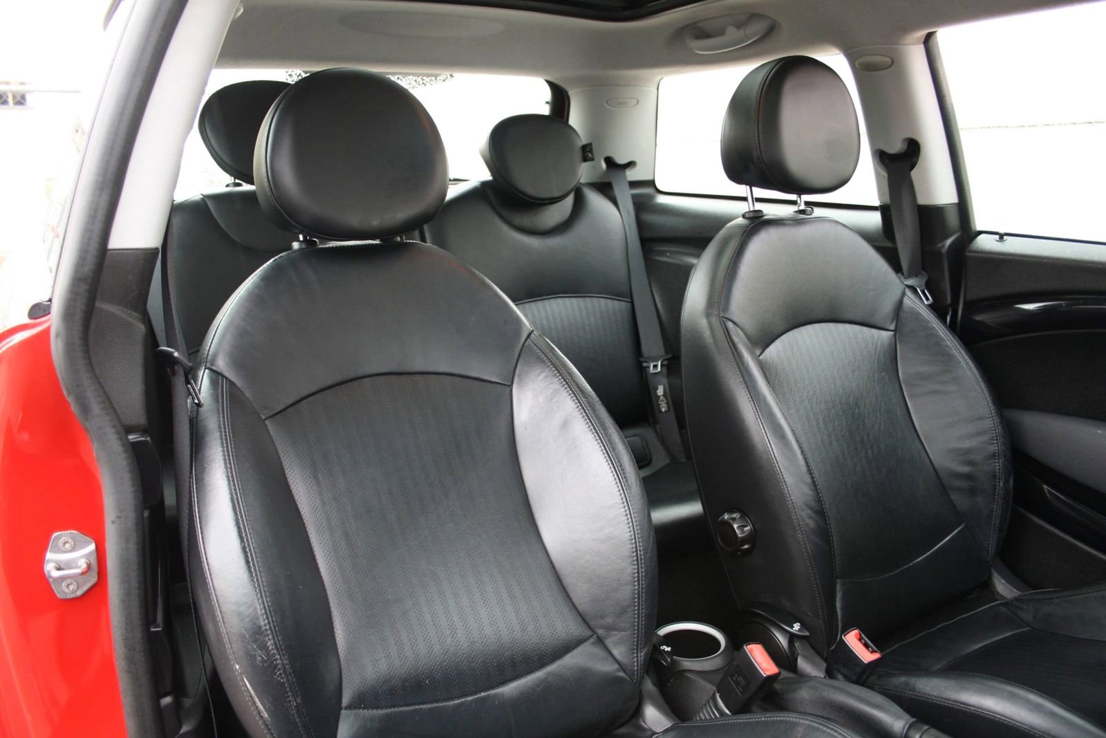 Used 2010 MINI Cooper Hardtop image 10