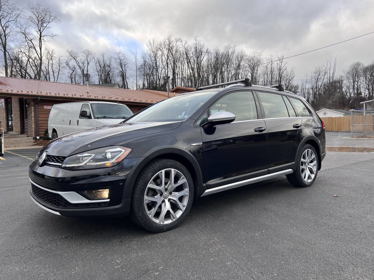 Used 2019 Volkswagen Golf Alltrack SEL image 1