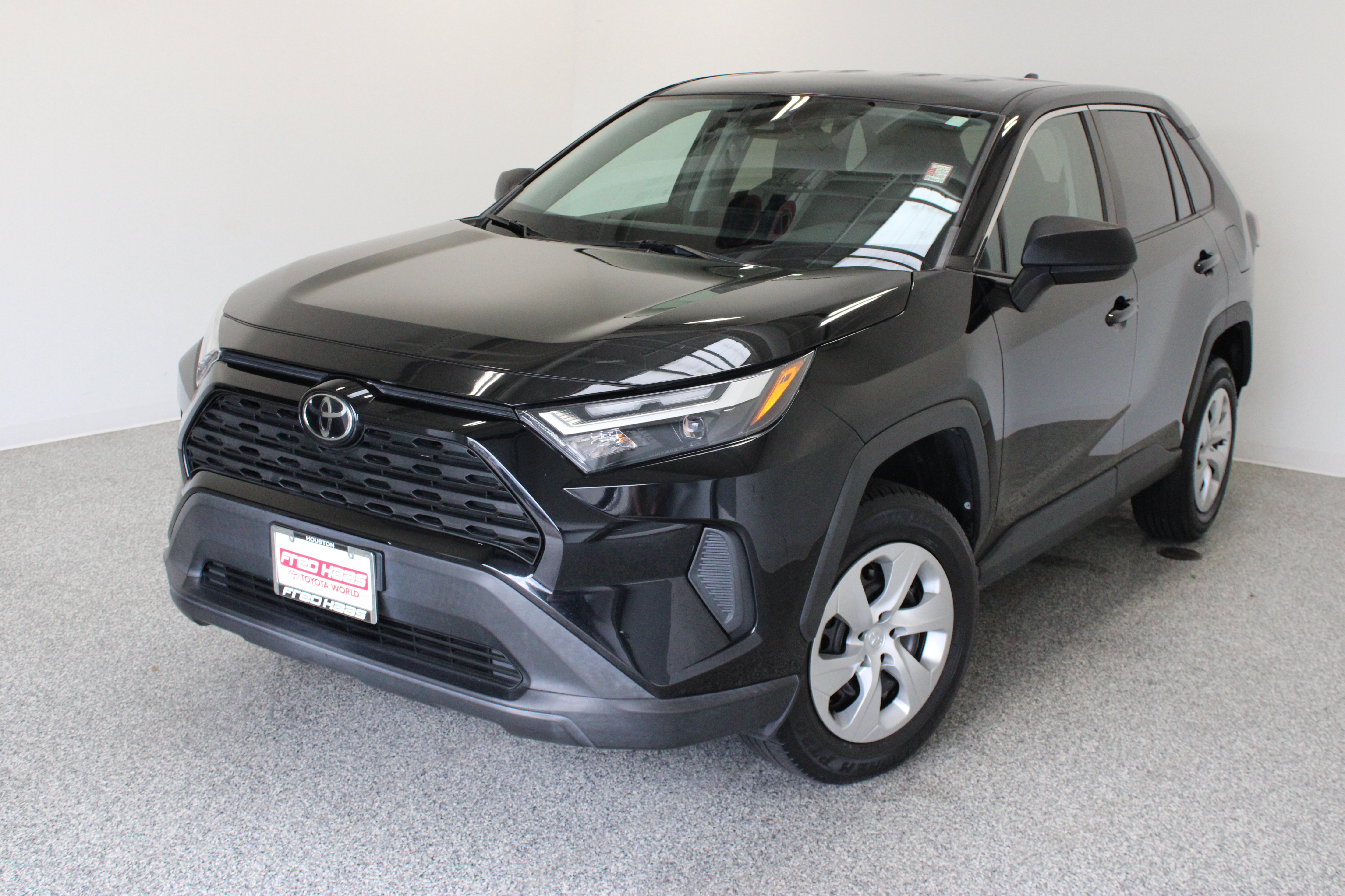 Used 2023 Toyota RAV4 LE FWD image 2
