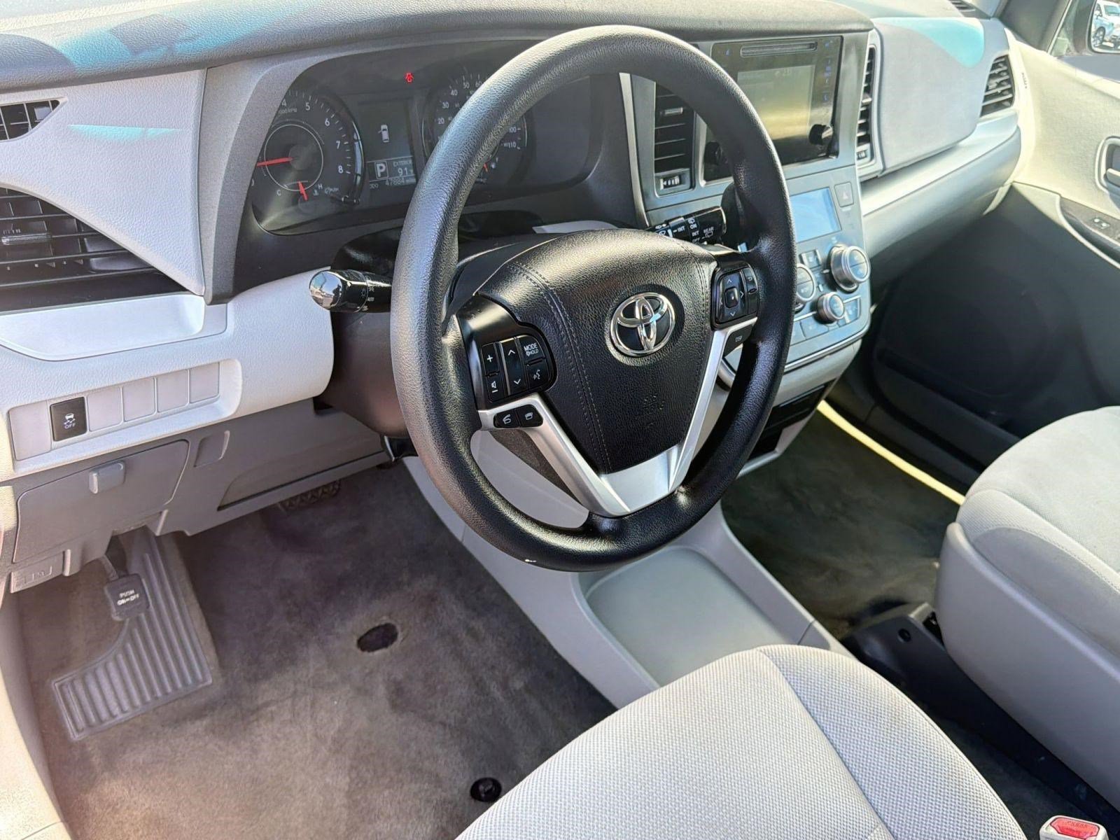 Used 2017 Toyota Sienna L FWD image 4