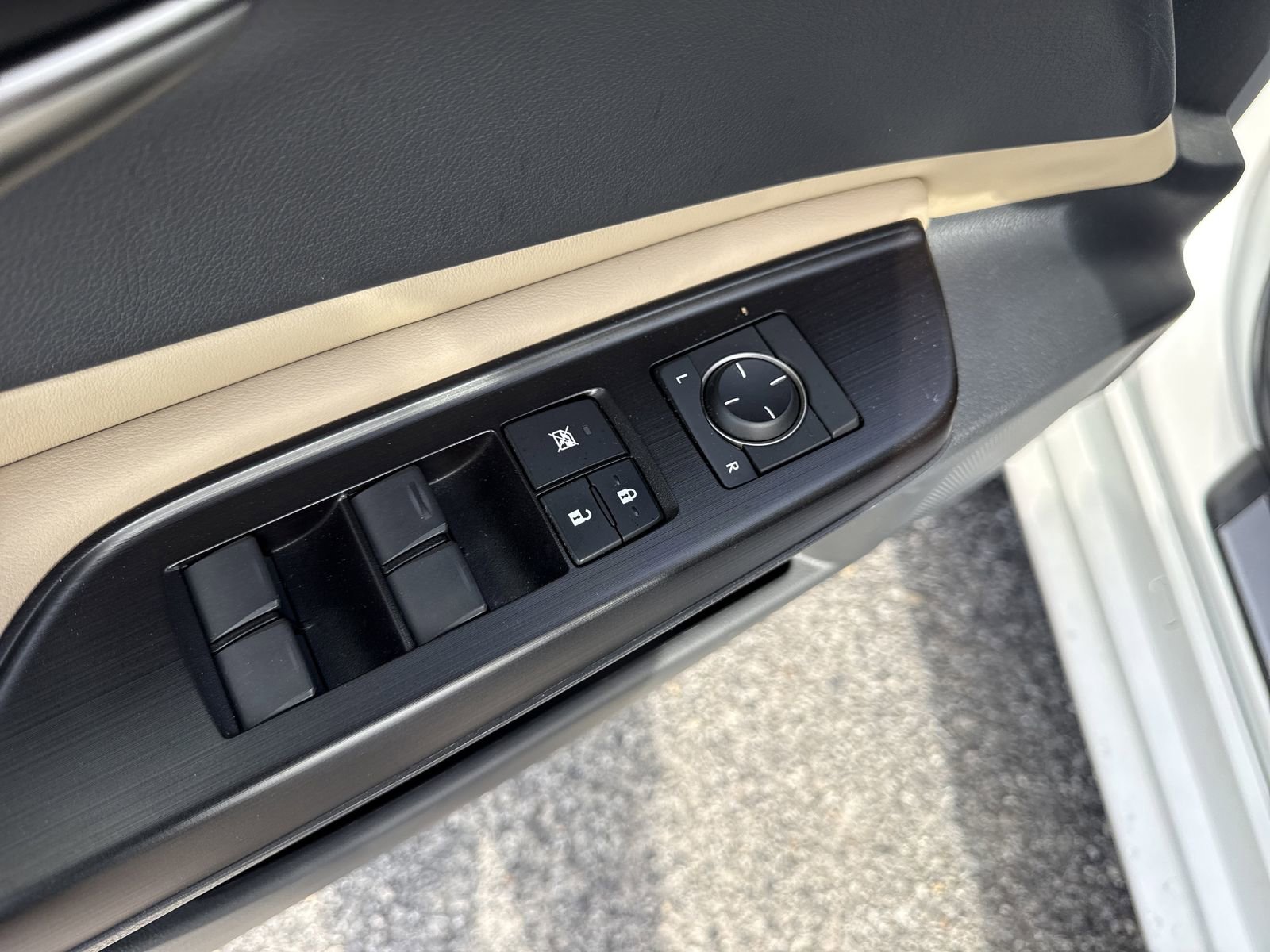 Used 2019 Lexus ES 350 w/ Premium Package image 15