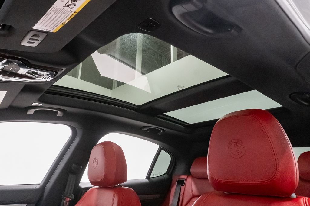 Used 2024 Alfa Romeo Stelvio Veloce image 9