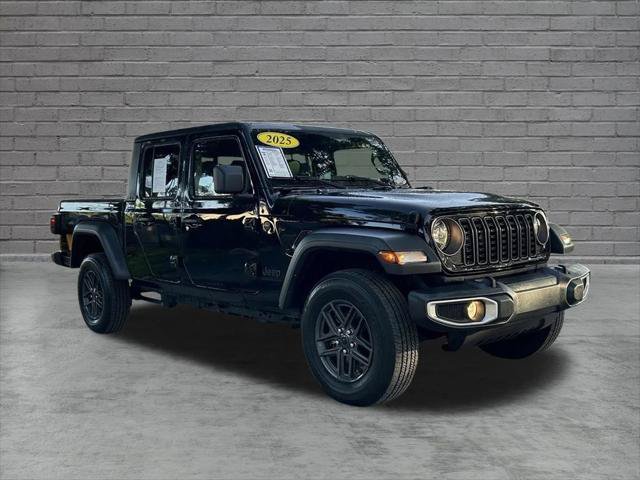 Certified 2025 Jeep Gladiator Sport AWD/4WD image 4