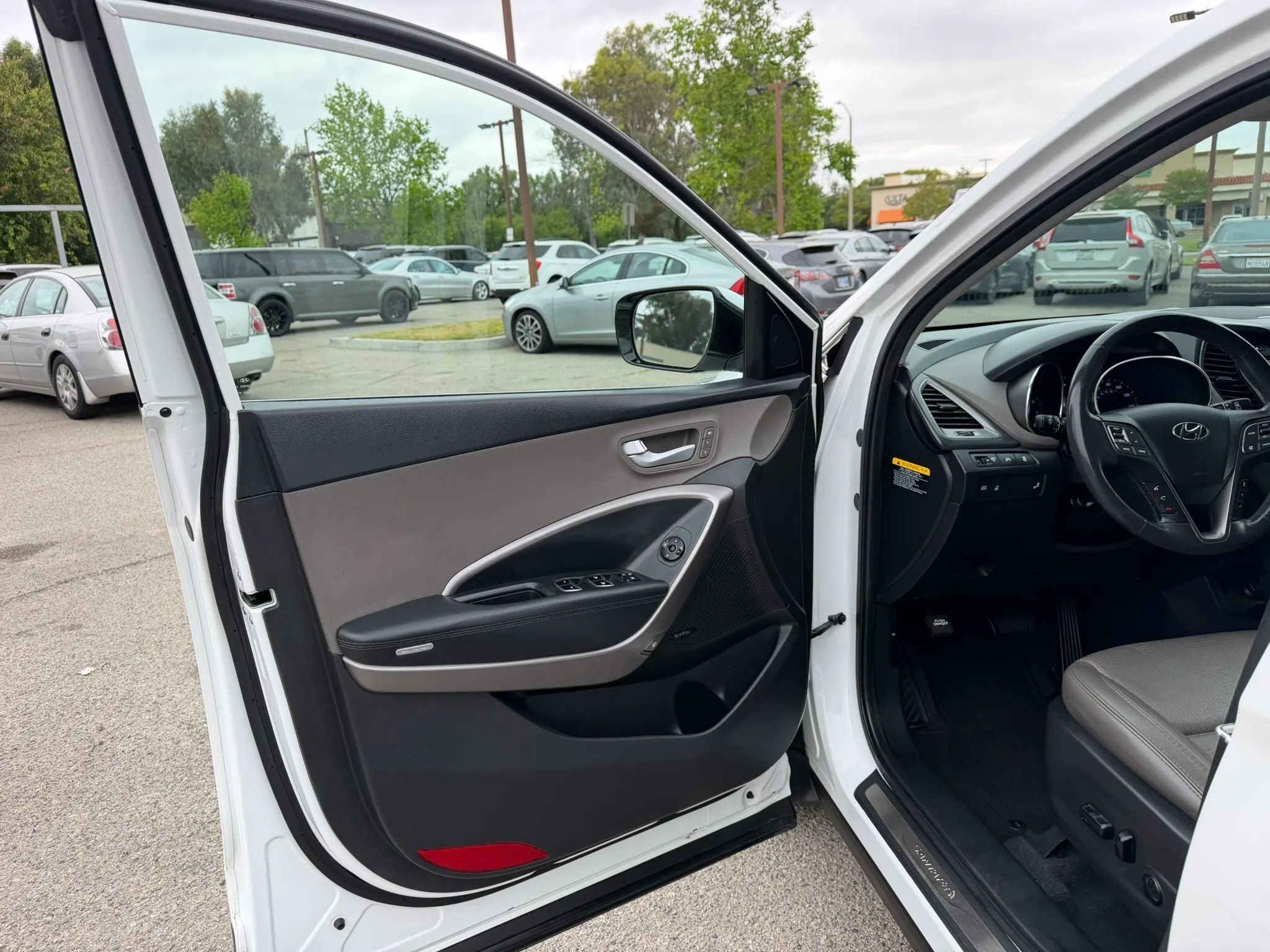 Used 2015 Hyundai Santa Fe Sport 2.0T w/ Option Group 05 FWD image 9