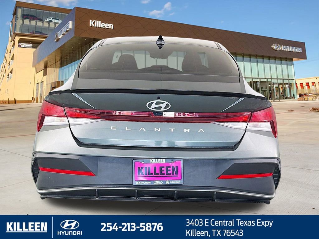 Used 2025 Hyundai Elantra Sport FWD image 8