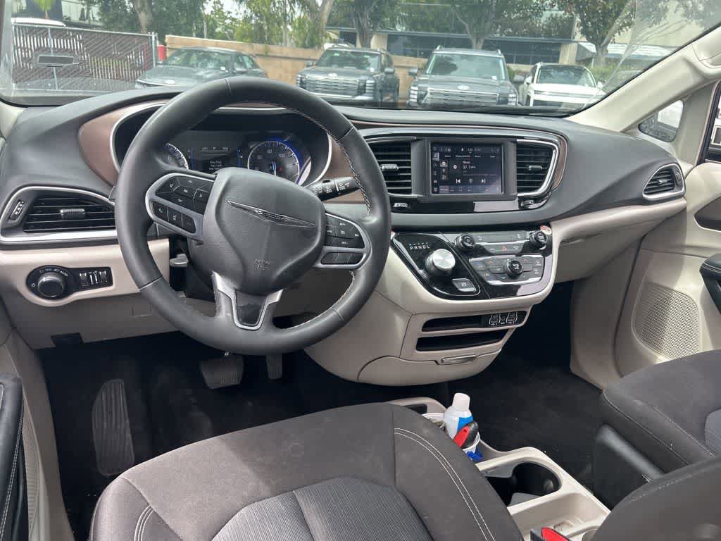 Used 2023 Chrysler Voyager LX FWD image 7