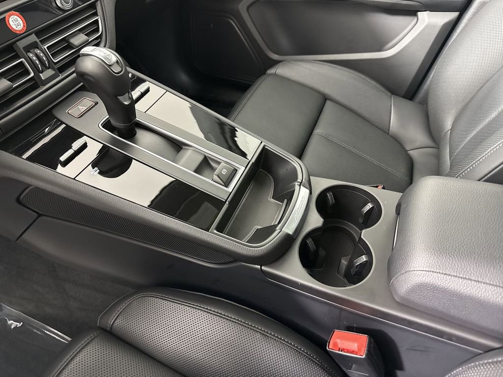 Certified 2025 Porsche Macan image 32