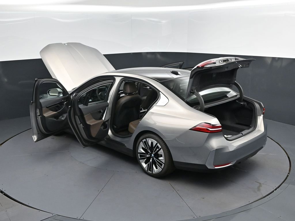 Certified 2026 BMW 530i RWD image 2