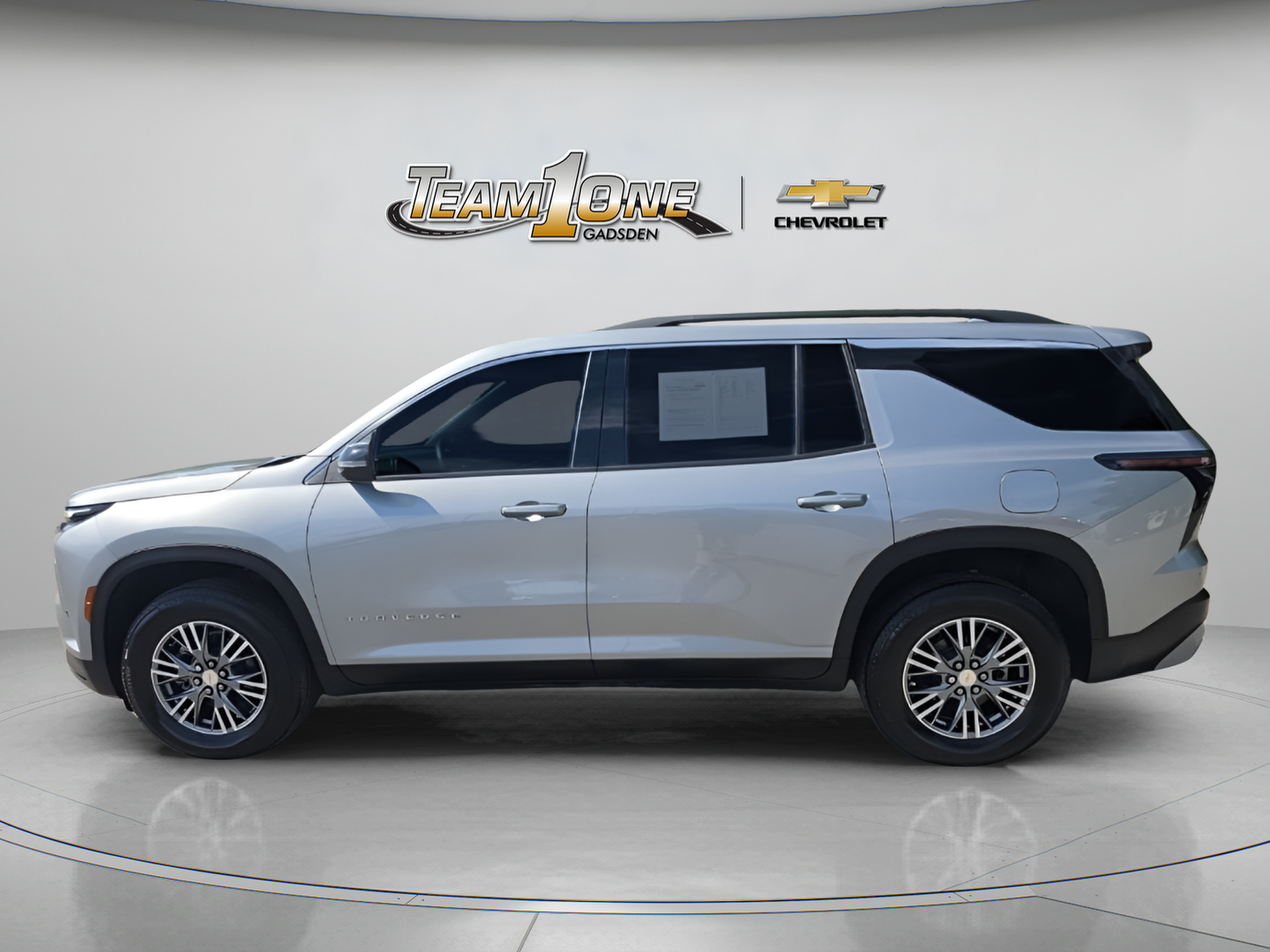 Used 2025 Chevrolet Traverse LT w/ LPO, Floor Liner Package FWD image 5