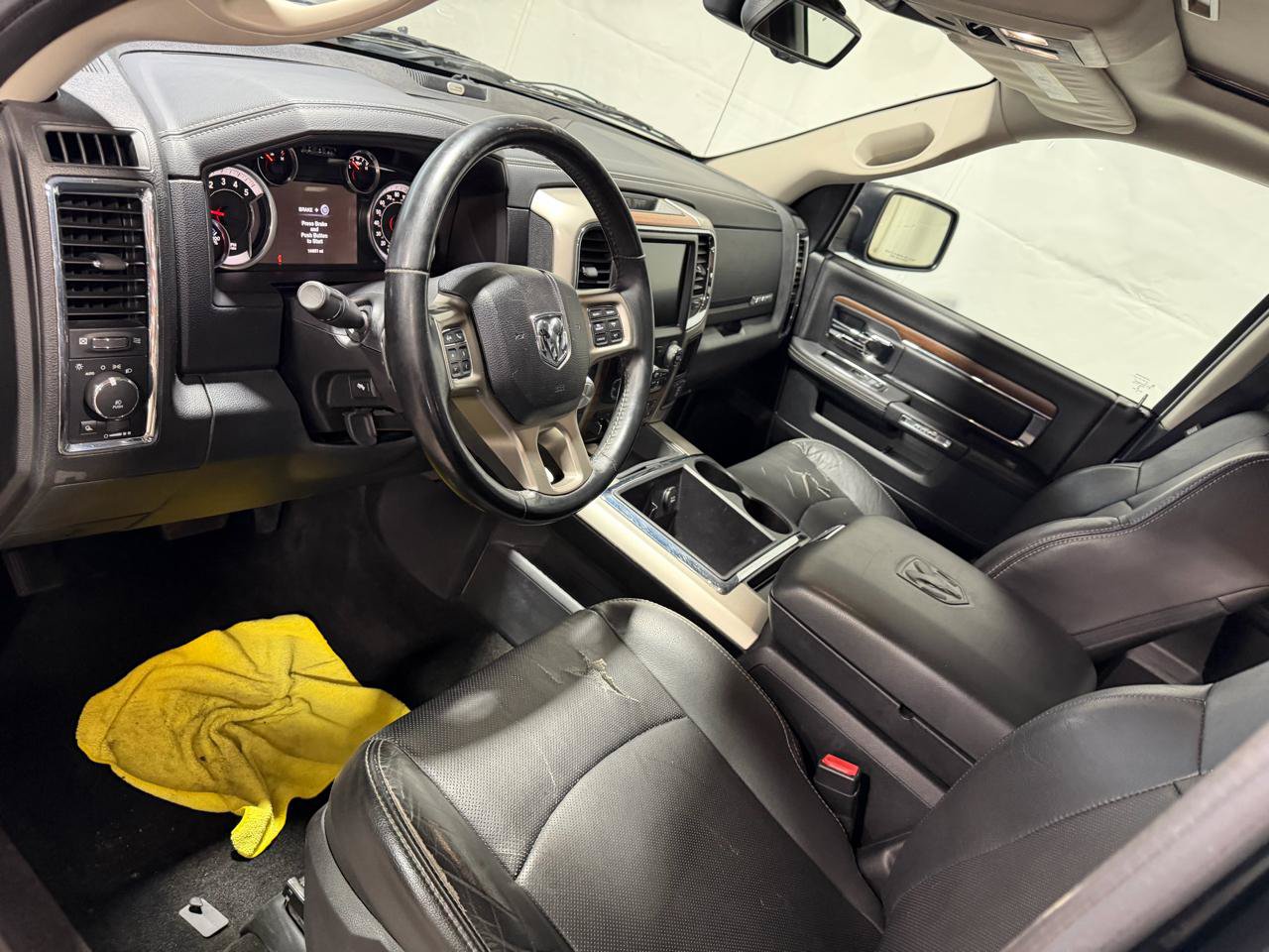 Used 2015 RAM 1500 Laramie w/ Convenience Group AWD/4WD image 24