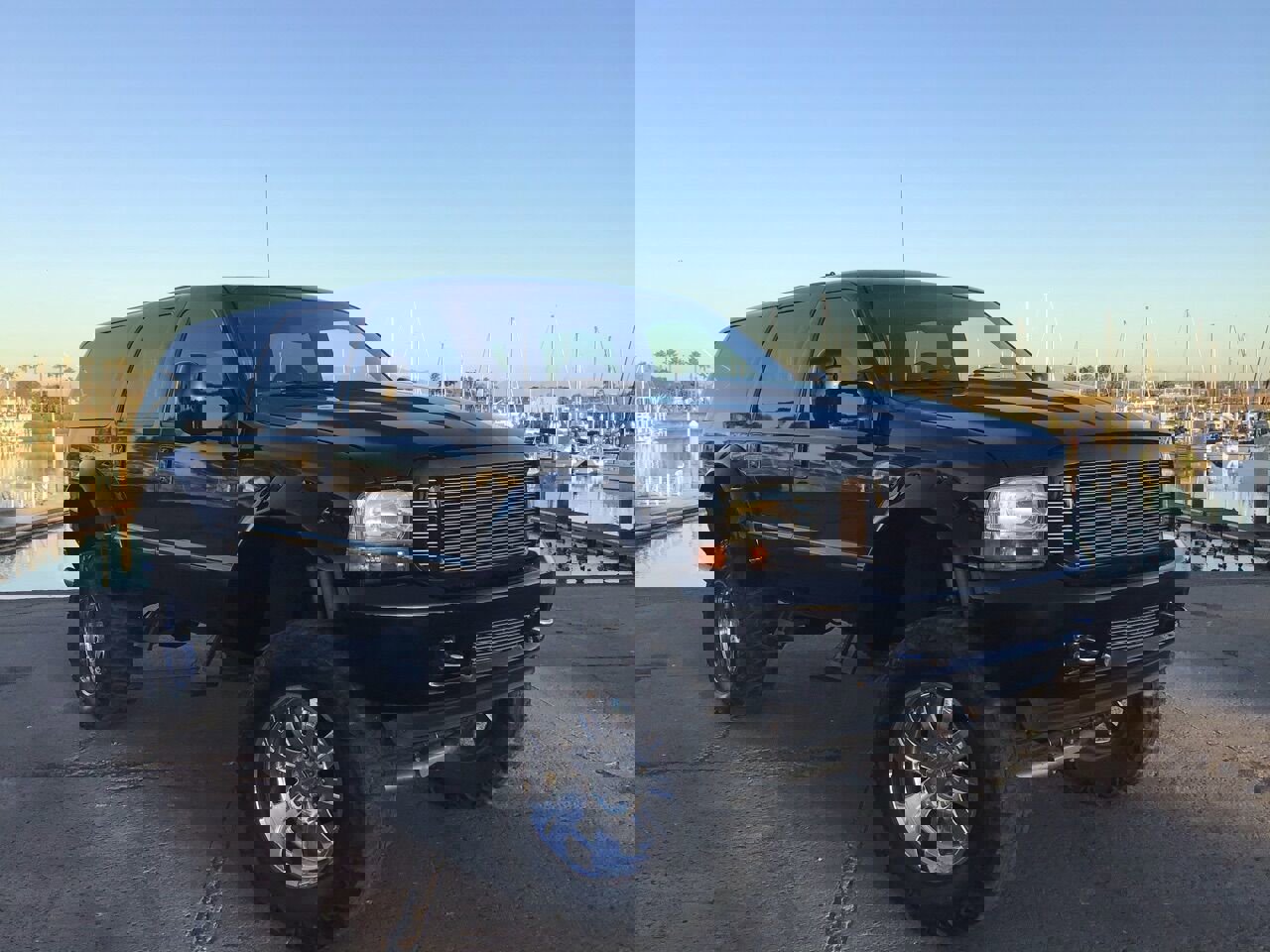 Used 2001 Ford Excursion XLT image 2