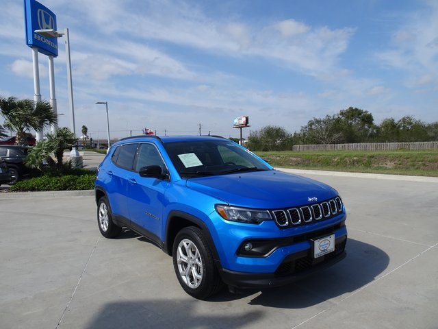 Used 2024 Jeep Compass Latitude image 3