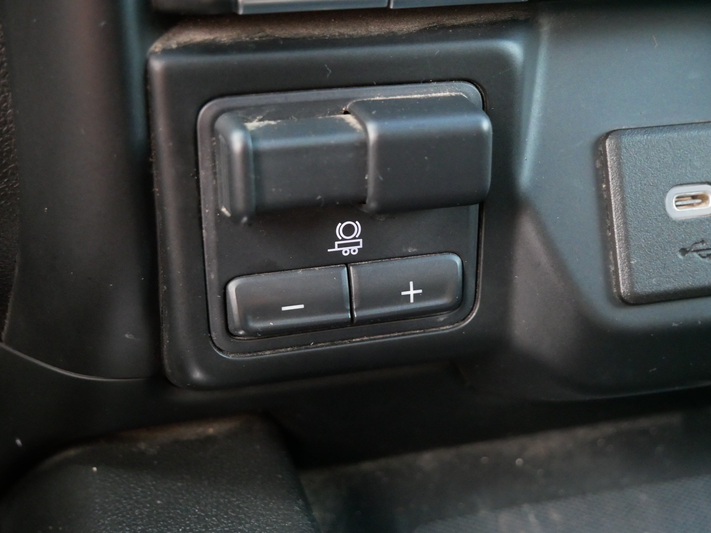 Used 2022 Chevrolet Silverado 3500 High Country w/ Safety Package II AWD/4WD image 32