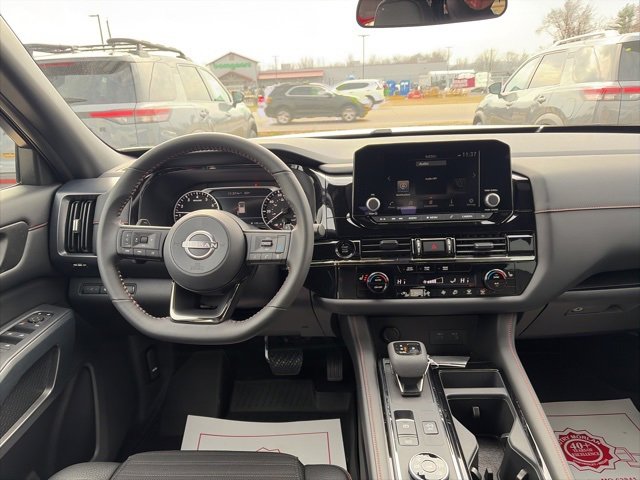 New 2025 Nissan Pathfinder Rock Creek image 14