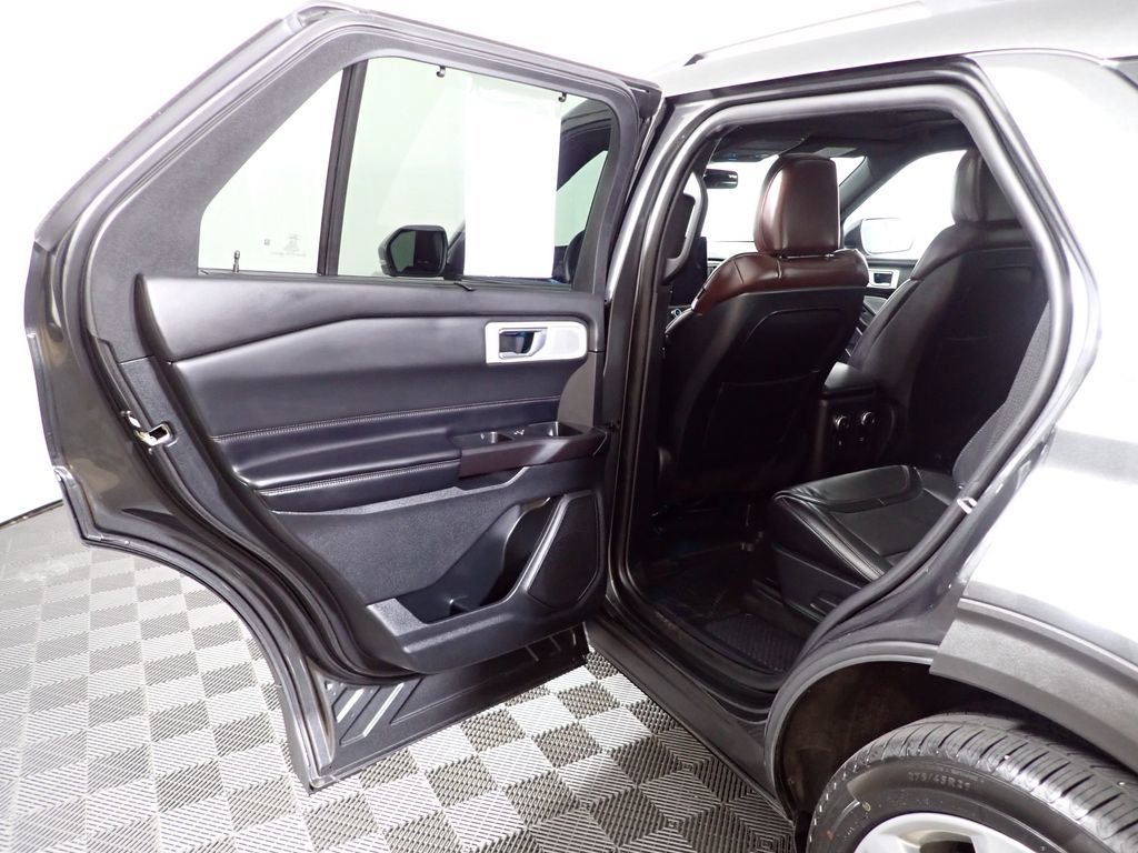 Used 2020 Ford Explorer Platinum w/ Premium Technology Package AWD/4WD image 37