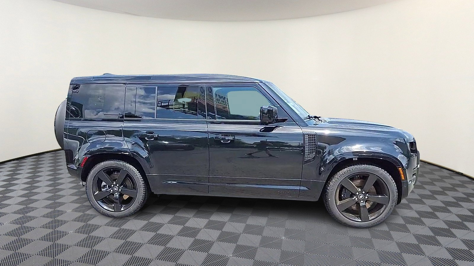 New 2025 Land Rover Defender 110 X-Dynamic SE image 9