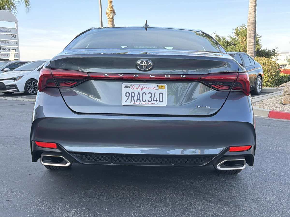 Used 2022 Toyota Avalon XLE image 18